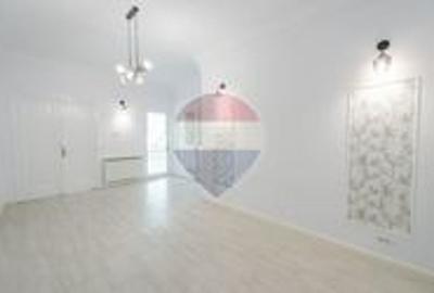 Apartament cu 5 camere decomandat, mobilat în Unirii