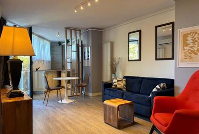 Apartament cu 2 camere semidecomandat, mobilat în P-ța Victoriei