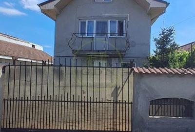 Casă cu 4 camere în Făcăi