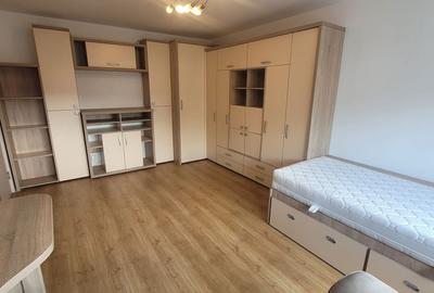 Apartament cu 3 camere decomandat în Centrul Civic