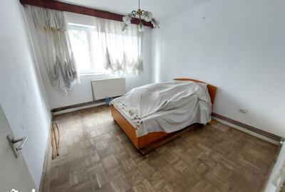Apartament cu 4 camere decomandat în Aleea Trandafirilor - 8