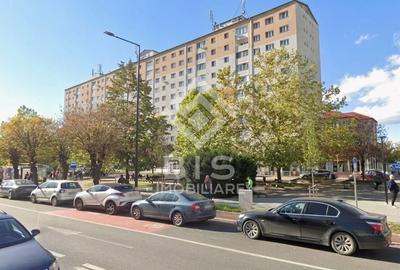 Apartament cu 4 camere semidecomandat în Central