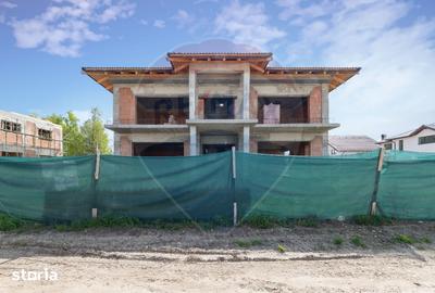 Casă cu 8 camere cu Teren 815 Mp în Central