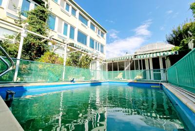 Casă individuală cu 8 camere cu Canalizare în Exterior Est - 1