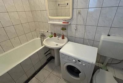 Garsonieră decomandată în Titan