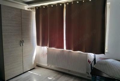 Apartament cu 3 camere semidecomandat în Republicii