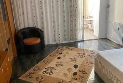 Garsonieră semidecomandată în Far