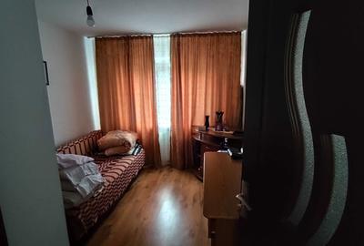 Apartament cu 3 camere semidecomandat în Central - 2