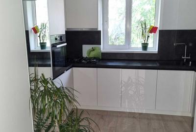 Apartament cu 3 camere semidecomandat în Parcul Circului