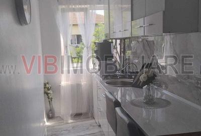 Apartament cu 3 camere semidecomandat în Girocului