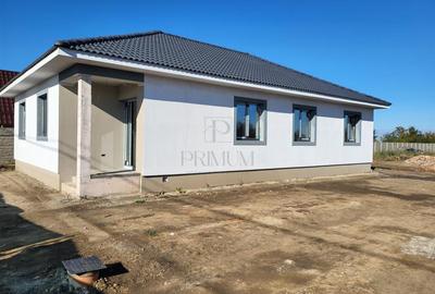 Casă individuală cu 4 camere cu Canalizare în Sânmihaiu Român