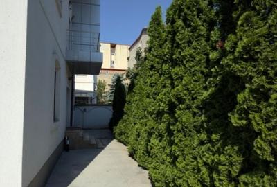 Casă individuală cu 8 camere cu Canalizare în P-ța Victoriei - 12