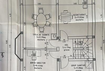Casă cu 7 camere cu Teren 1000 Mp în Central