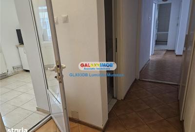 Apartament cu 3 camere decomandat în Micro 12
