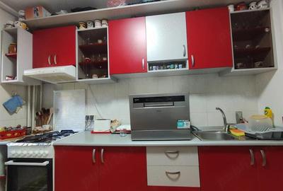 Apartament cu 2 camere semidecomandat, mobilat în Girocului