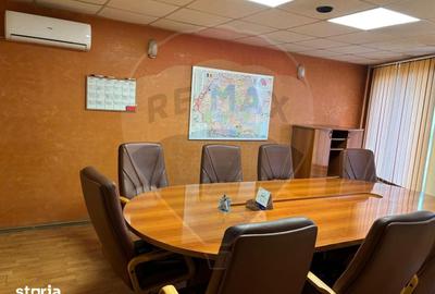 Spațiu comercial, de 2,800 mp, în Central - 2