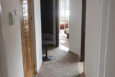 Apartament cu 4 camere semidecomandat în Central - 1