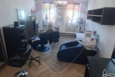 Spațiu comercial, de 50 mp, în Central - 3