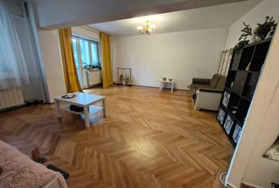 Apartament cu 3 camere decomandat în Tineretului