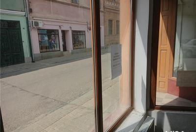 Spațiu comercial, de 250 mp, în Oravița - 1