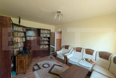 Apartament cu 2 camere semidecomandat, mobilat în Micro 4