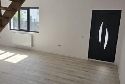 Casă cu 4 camere în Lumina