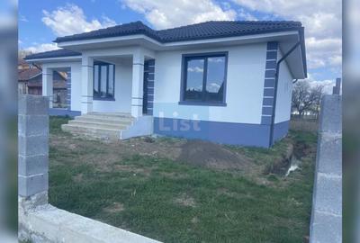 Casă cu 3 camere cu Teren 500 Mp în Centura