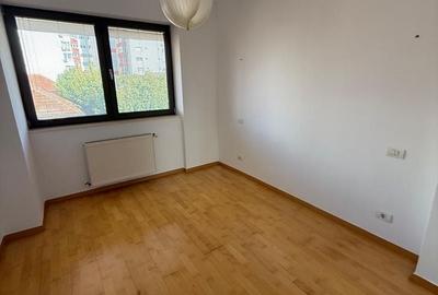 Apartament cu 4 camere, mobilat în Capitale - 11
