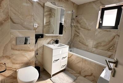 Apartament cu 3 camere decomandat în Exterior Vest