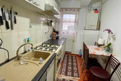 Apartament cu 3 camere semidecomandat, mobilat în George Enescu