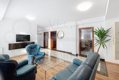 Apartament cu 3 camere semidecomandat, mobilat în Central - 1