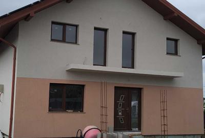 Casă cu 4 camere în Miroslava