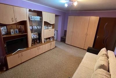Apartament cu 3 camere semidecomandat, mobilat în Kogălniceanu