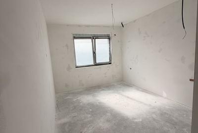 Casă cu 4 camere în Dumbrăvița