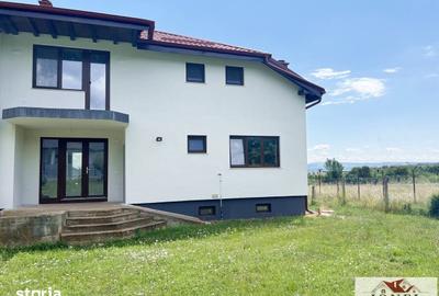 Casă cu 5 camere cu Teren 576 Mp în Cetate