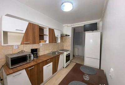 Apartament cu 2 camere decomandat în Apărătorii Patriei