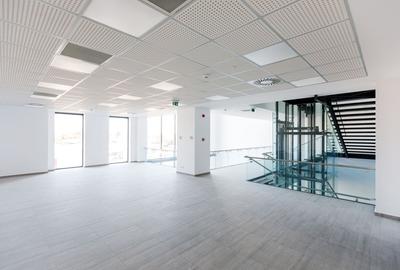 Birou, de 2,076 mp, în Complex Studențesc - 5