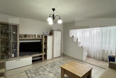 Apartament cu 3 camere decomandat, mobilat în Central