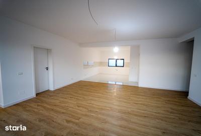 Casă cu 4 camere cu Teren 500 Mp în Bucov