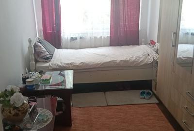 Apartament cu 3 camere decomandat în Tudor