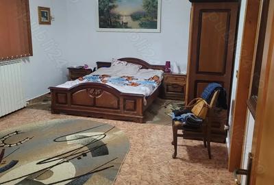 Casă cu 6 camere cu Teren 1300 Mp în Central - 1