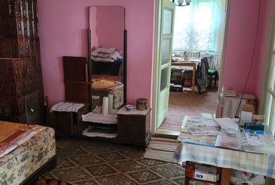 Casă cu 3 camere în Răzvad