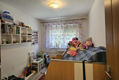 Apartament cu 3 camere decomandat în Nufărul