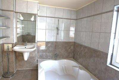 Casă individuală cu 7 camere cu Canalizare în Centrul Civic - 8