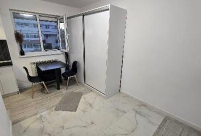 Garsonieră decomandată în Brâncoveanu