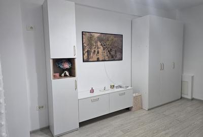 Garsonieră decomandată în Roșu
