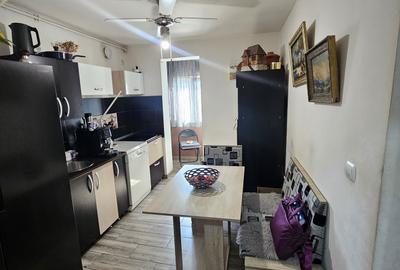 Apartament cu 3 camere în Cetate