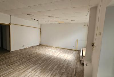 Spațiu comercial, de 53.520000457764 mp, în P-ța Muncii