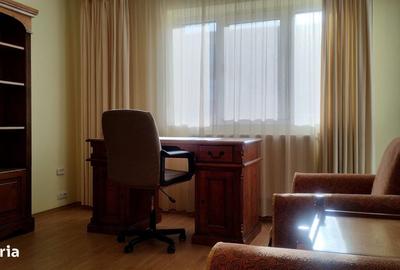 Apartament cu 3 camere decomandat în Exterior Vest