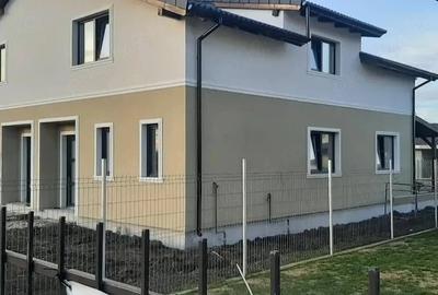 Casă cu Teren 300 Mp în Central